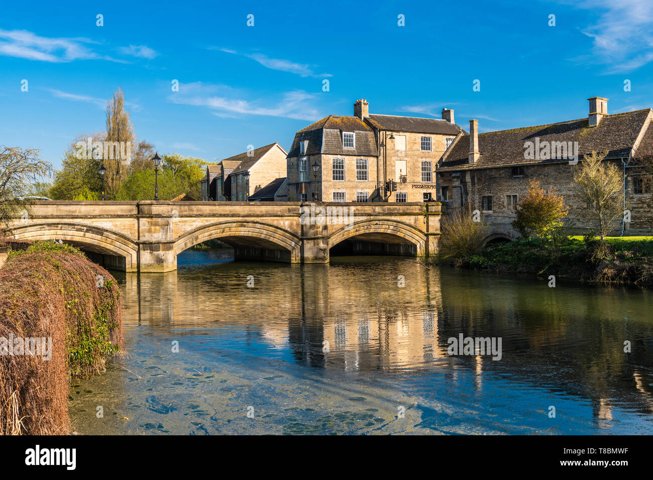 The River Welland flowing through the town of Stamford, Lincolnshire, England Stock Photo