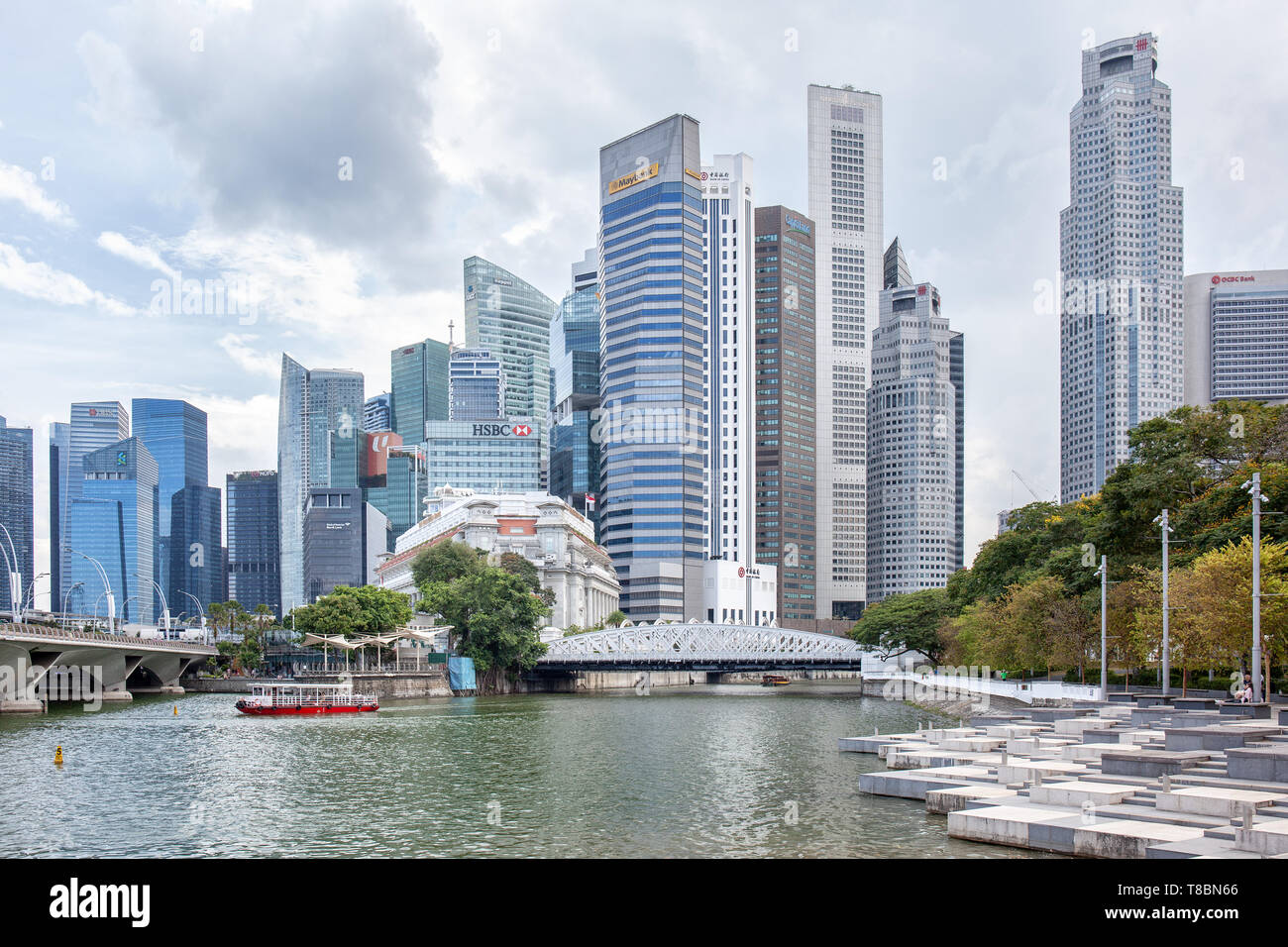 View of Cavenagh Bridge, Fullerton Hotel and  the central business district of Singapore Stock Photo