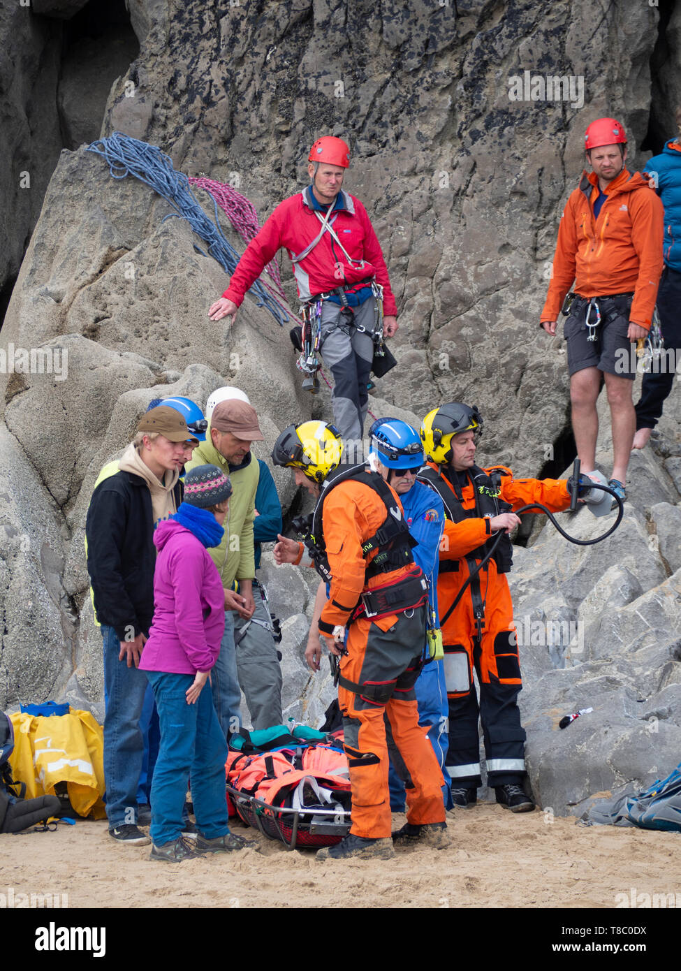 Sea and cliff rescue hi-res stock photography and images - Alamy