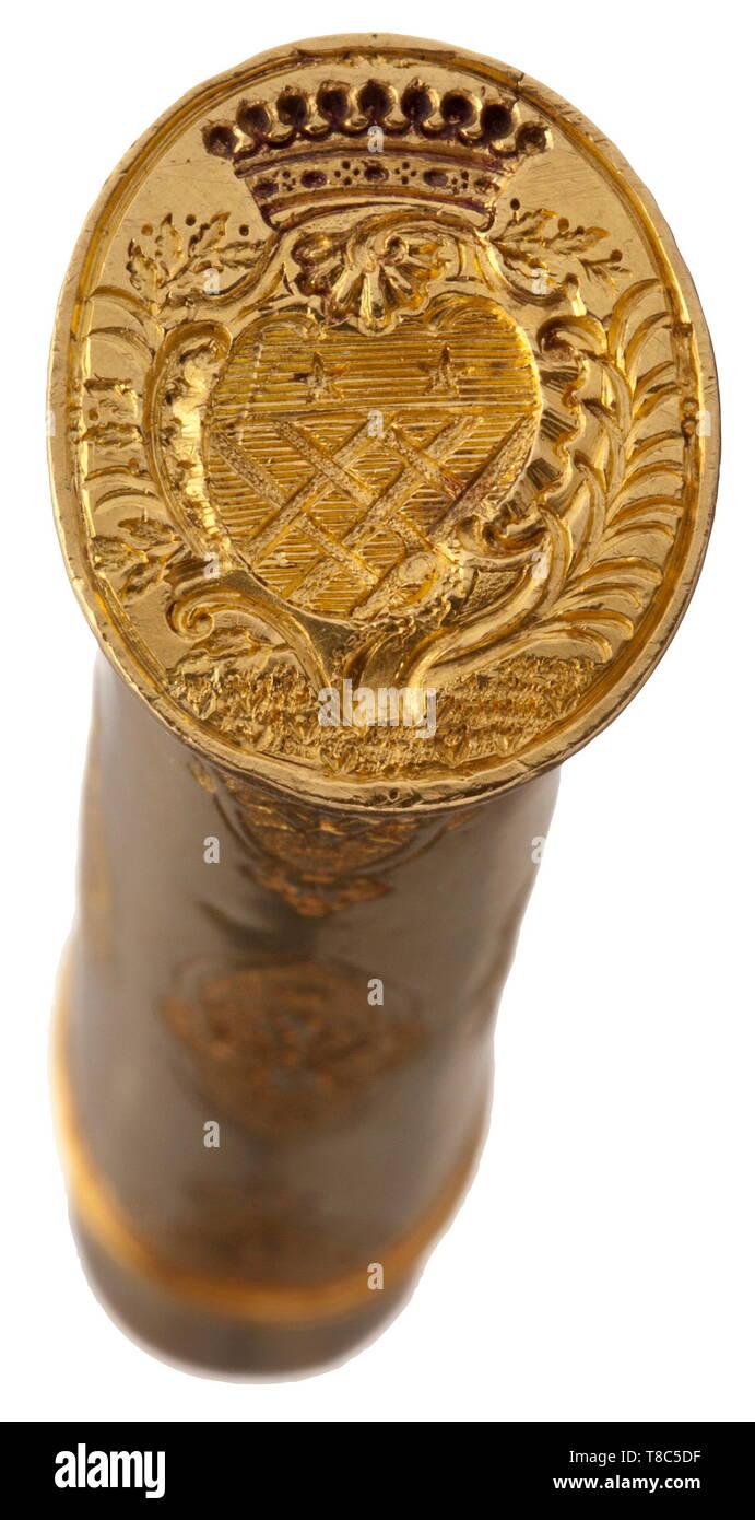 A French sealing wax flask, 1st half of the 18th century Elaborately worked flask with slip lid made from fine ducat gold. The lid decorated with blossom and tendril ornaments, the sides adorned with floral and figurative medallions. With indistinct fleur-de-lys punchmarks under the lid. The bottom with a finely engraved count's seal. Height 9.2 cm, weight 32.4 g. historic, historical, handicrafts, handcraft, craft, object, objects, stills, clipping, clippings, cut out, cut-out, cut-outs, 18th century, Additional-Rights-Clearance-Info-Not-Available Stock Photo