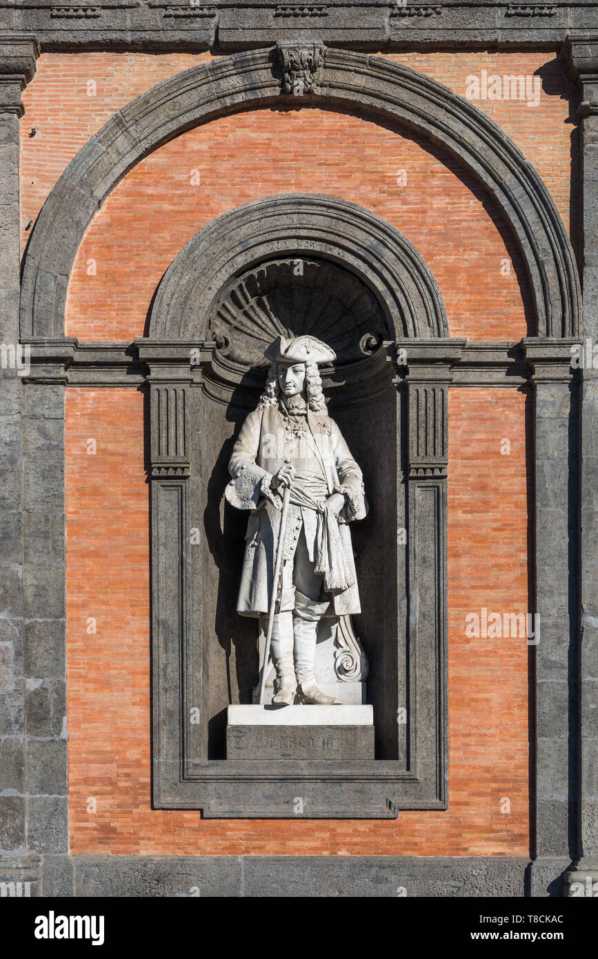 Statues of Kings of Naples, Royal Palace, Naples, Italy Stock Photo Alamy