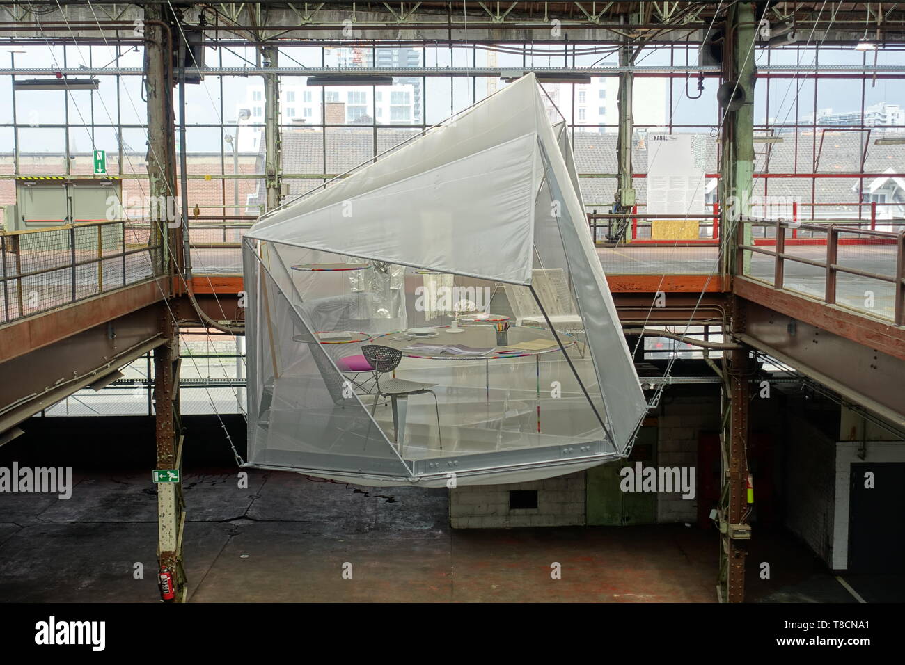 Brüssel, Garage Citroen, Centre Georges Pompidou Kanal, provisorische Öffnung der Hallen zwischen 2018 und Sommer 2019 vor dem Umbau zum multifunktion Stock Photo