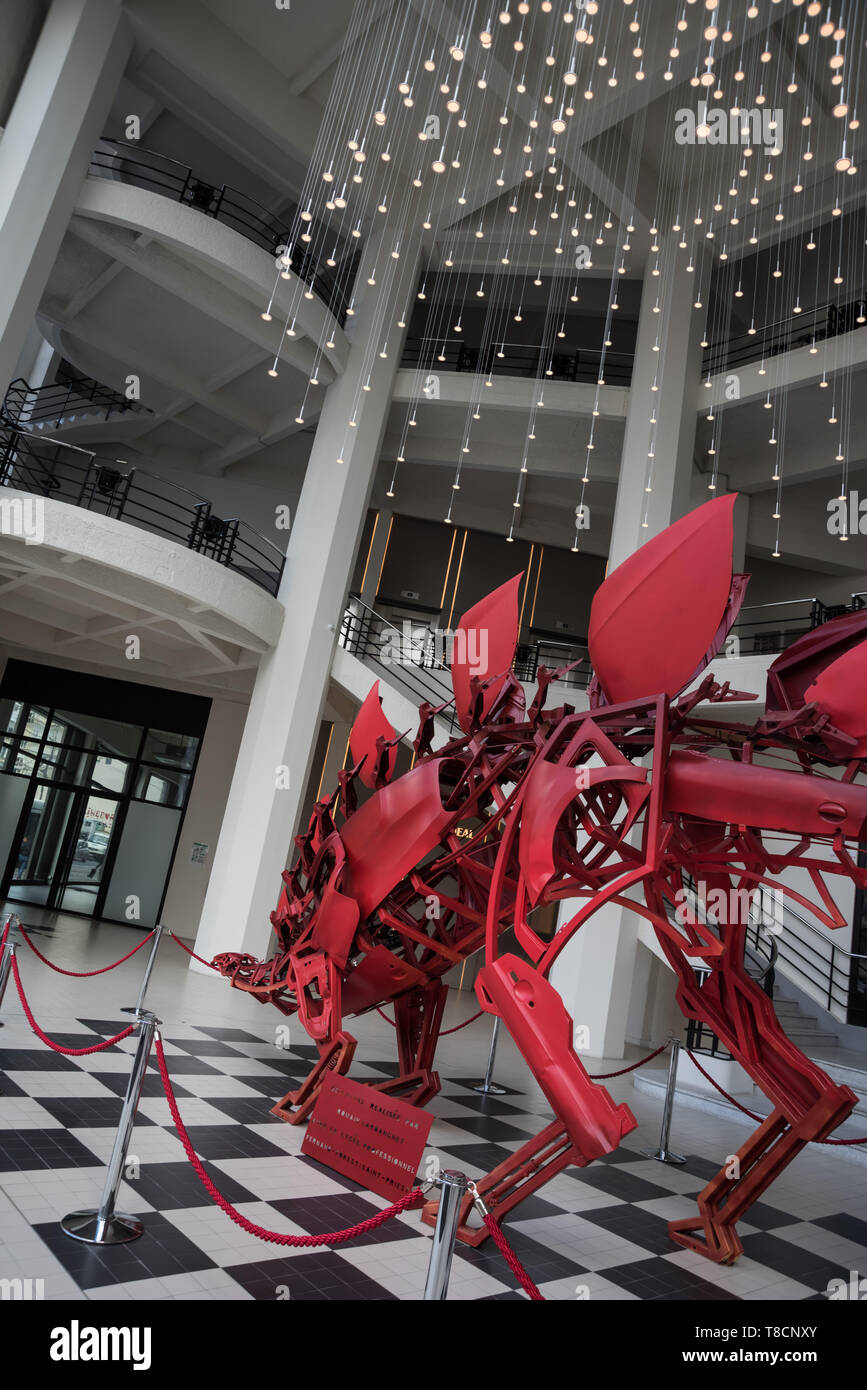 Lyon, Garage Citroen (1932), Saurier aus Autoteilen Lyon, Garage