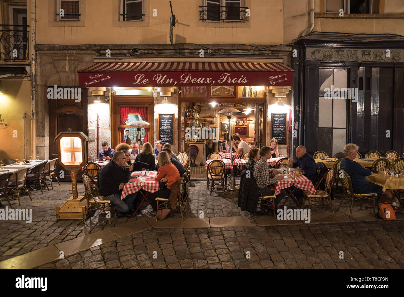 Lyon, Place Neuve St Jean, Restaurant 'Un,Deux,Trois' (1 2 3 Stock Photo -  Alamy