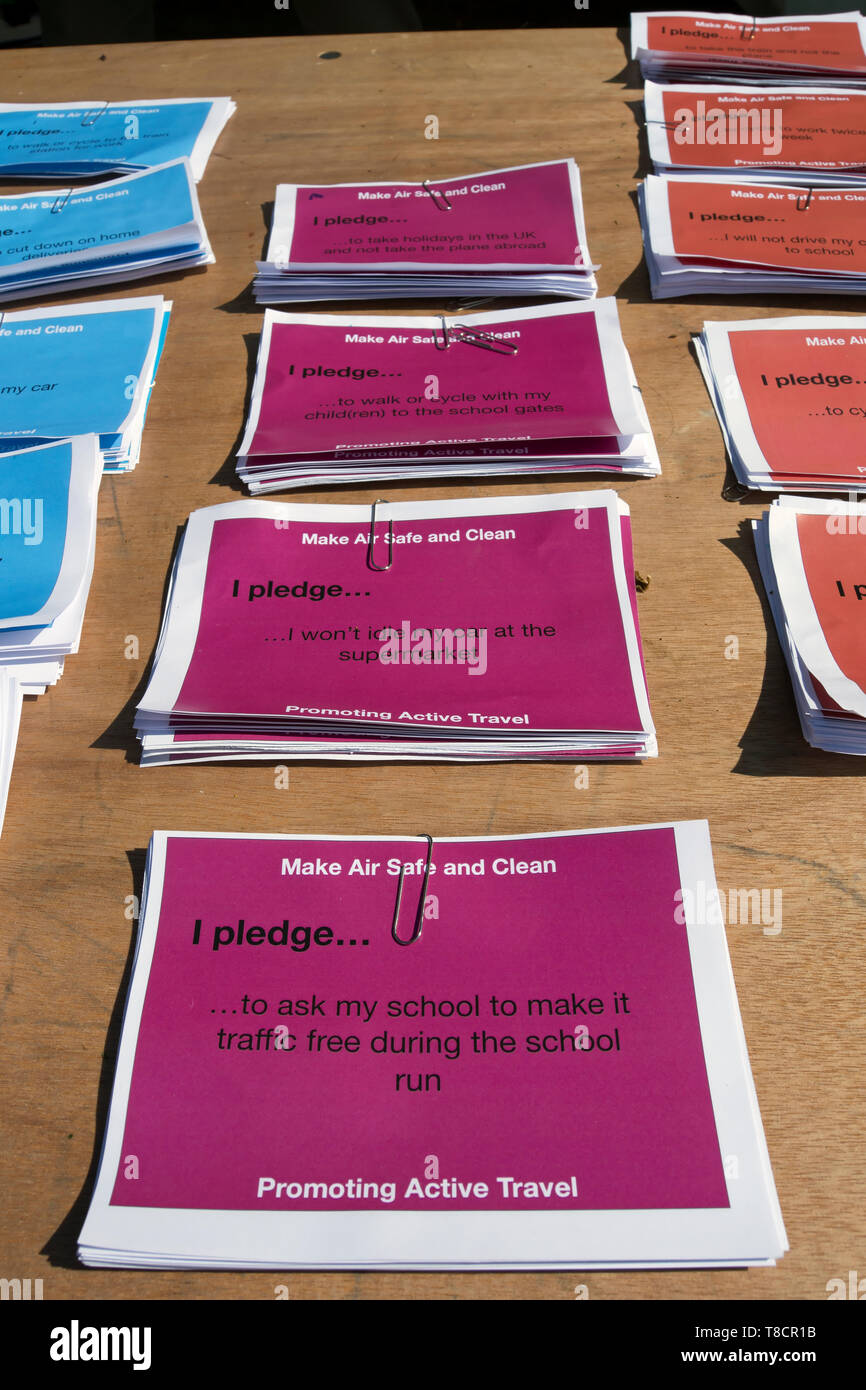cards inviting the public to make a pledge that would contribute to making air safe and clean, and promote active travel Stock Photo