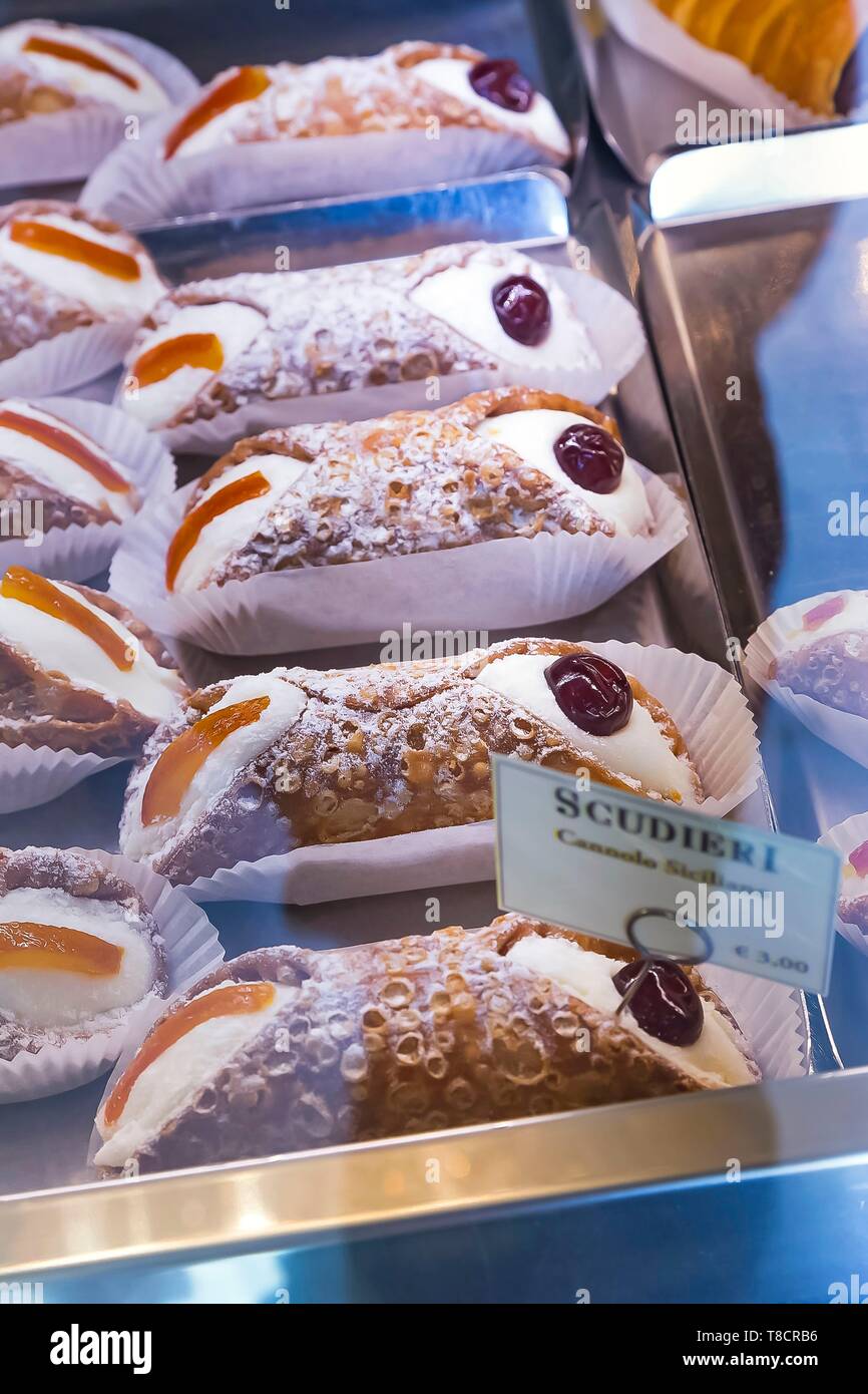 Italy, Tuscany, Florence, historic centre listed as World Heritage by UNESCO, Da Scudieri pastries, cannolo siciliano Stock Photo