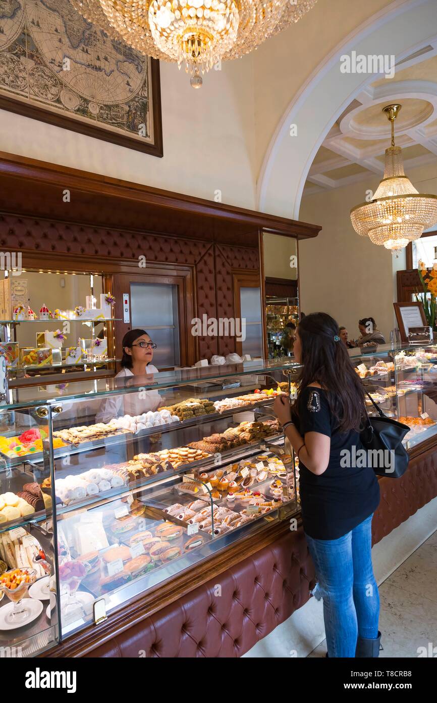 Italy, Tuscany, Florence, historic centre listed as World Heritage by UNESCO, Da Scudieri pastries Stock Photo
