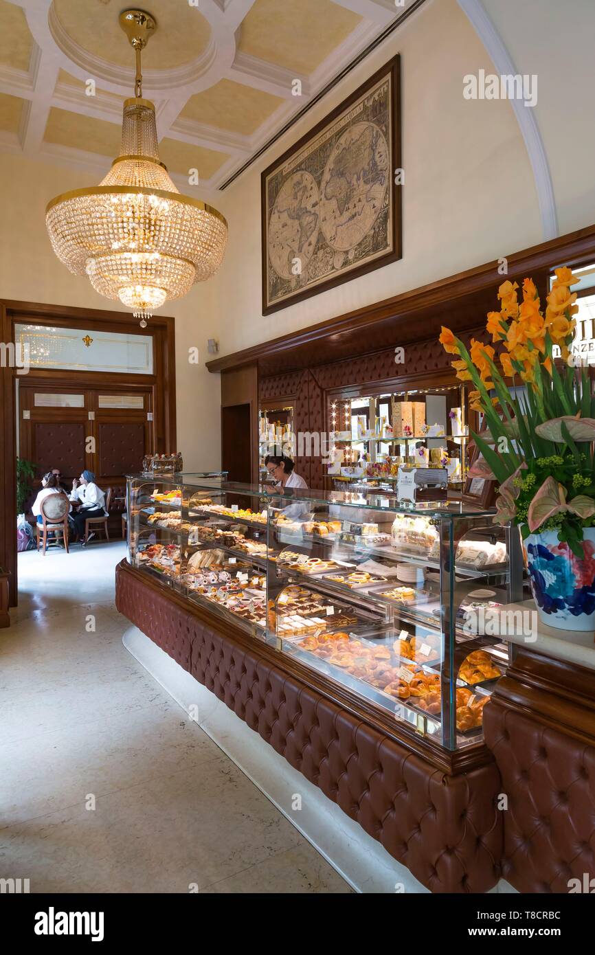 Italy, Tuscany, Florence, historic centre listed as World Heritage by UNESCO, Da Scudieri pastries Stock Photo