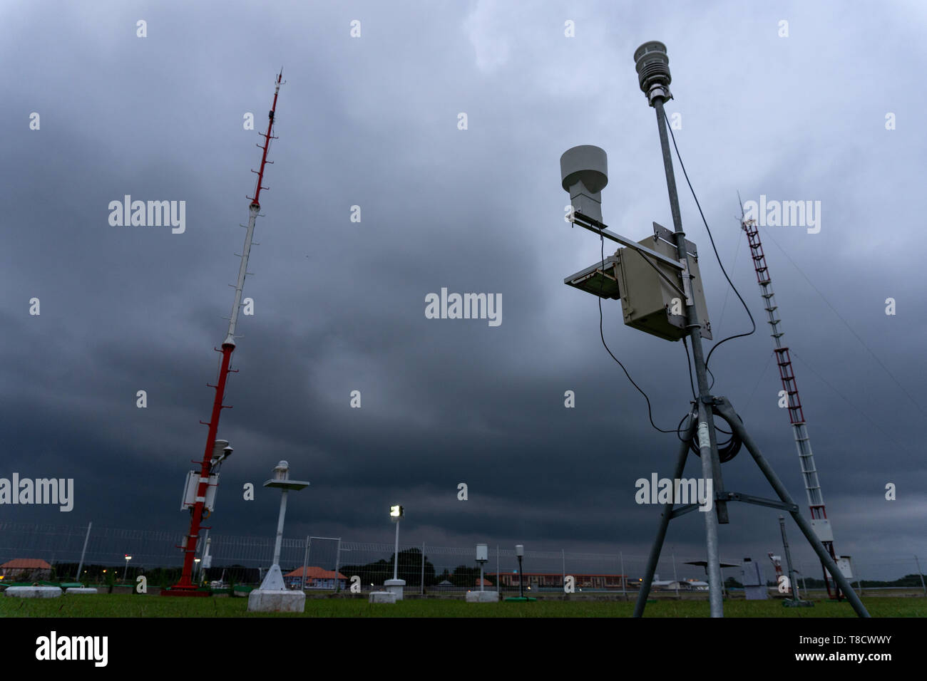 https://c8.alamy.com/comp/T8CWWY/bali-april-11-2019-a-portable-automatic-weather-station-at-ngurah-rai-airport-under-the-scary-dark-cumulonimbus-clouds-at-ngurah-rai-airport-T8CWWY.jpg