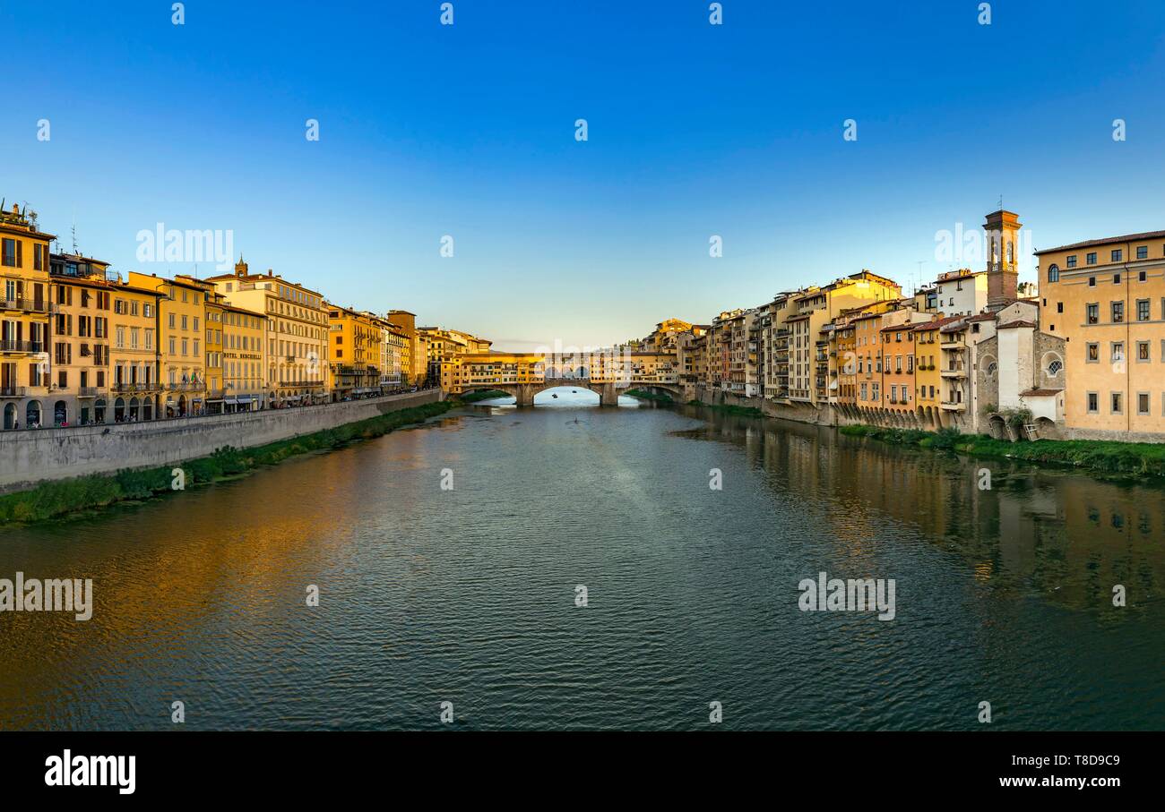 Italy, Tuscany, Florence, historic centre listed as World Heritage by UNESCO, Ponte Vecchio on the Arno River Stock Photo
