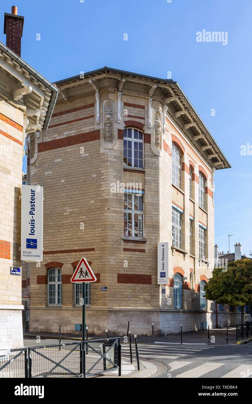France, Hauts de Seine, Clichy, Louis Pasteur School Group, Rue Ferdinand Buisson Stock Photo France, Hauts de Seine, Clichy, Louis Pasteur School Group, Rue Ferdinand Buisson Stock Photo