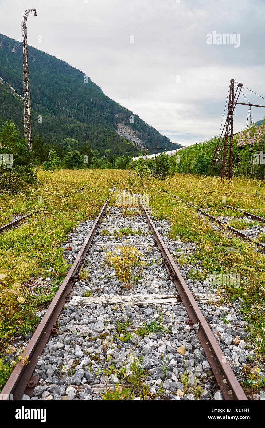 Railway tracks abandoned hires stock photography and images Alamy