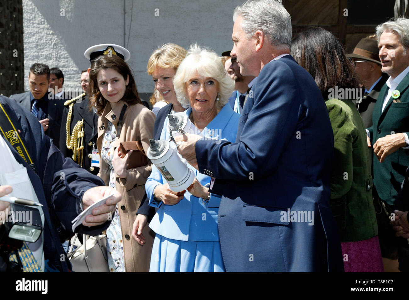 Glonn, Deutschland. 10th May, 2019. Duchess Camilla of Cornwall visiting the British royals on the organic farm Herrmannsdorfer Landwerkstatten. Glonn, 10.05.2019 | usage worldwide Credit: dpa/Alamy Live News Stock Photo