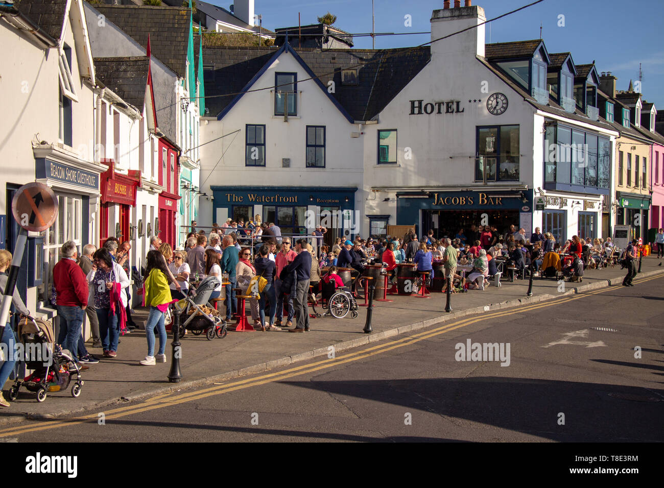 Baltimore, Ireland, 12th May 2019, The annual Fiddle Fair in Baltimore brought out the crowds to enjoy the music on a fine summers evening, enjoying a drink and a meal as the sun set over the harbour. Credit aphperspective/ Alamy Live News Stock Photo