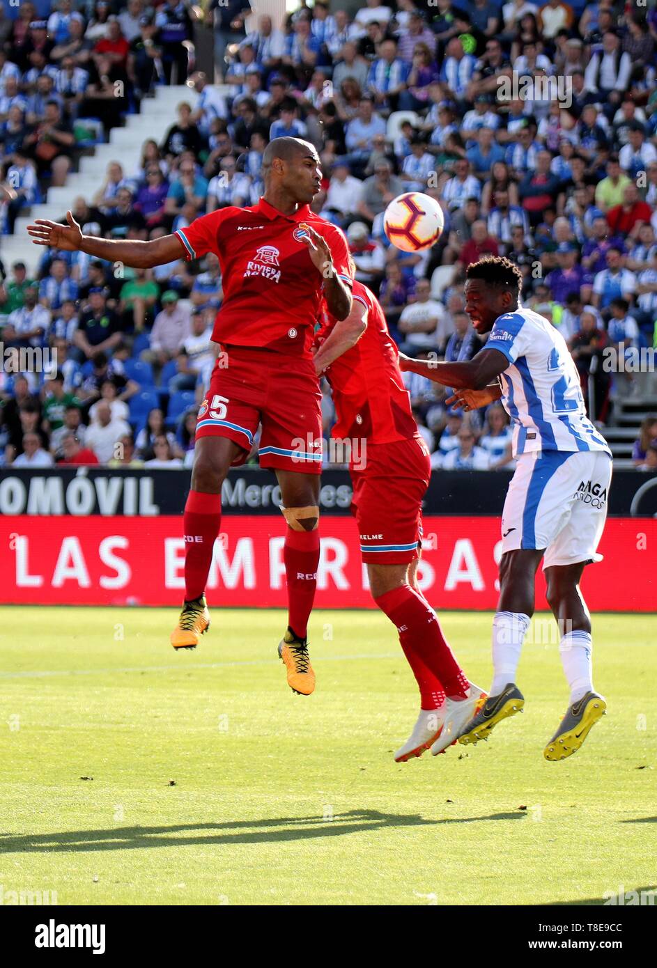 Madrid, Spain. 12th May, 2019. Leganes' Kenneth Omeruo (R) vies with Espanyol's Naldo (L) during a Spanish League soccer match between Leganes and RCD Espanyol in Madrid, Spain, May 12, 2019. Espanyol won 2-0. Credit: Edward F. Peters/Xinhua/Alamy Live News Stock Photo