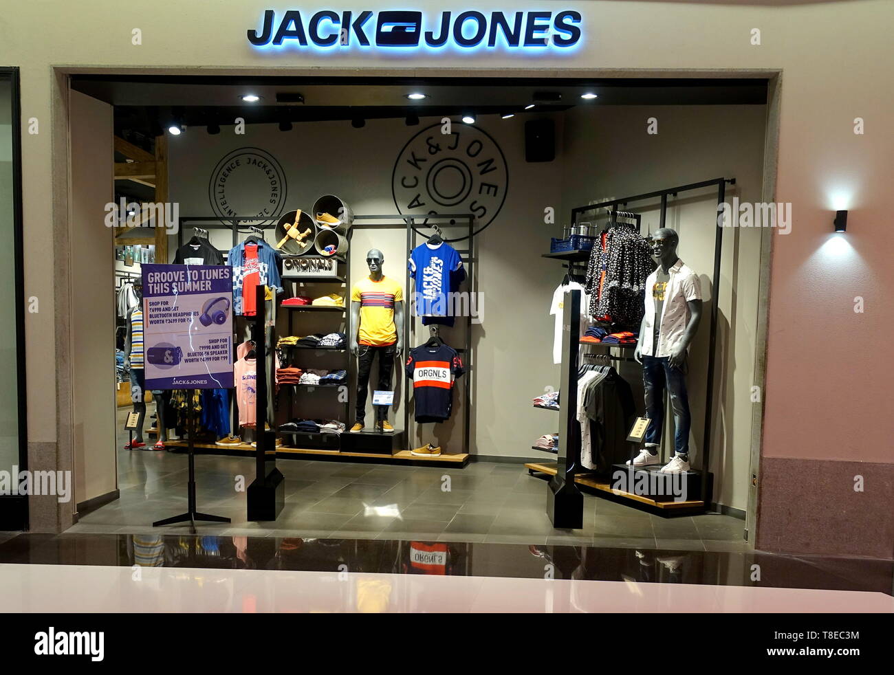 Kolkata, WEST BENGAL, India. 12th May, 2019. Branded Garments Store JACK  Jones seen opened at South City mall in Kolkata. Credit: Avishek Das/SOPA  Images/ZUMA Wire/Alamy Live News Stock Photo - Alamy