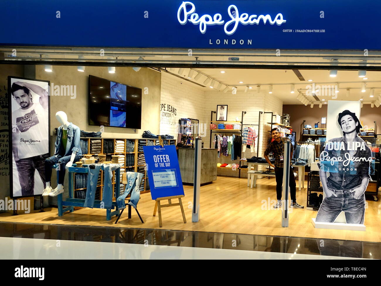 mild Manhattan Logisch Pepe jeans hi-res stock photography and images - Alamy