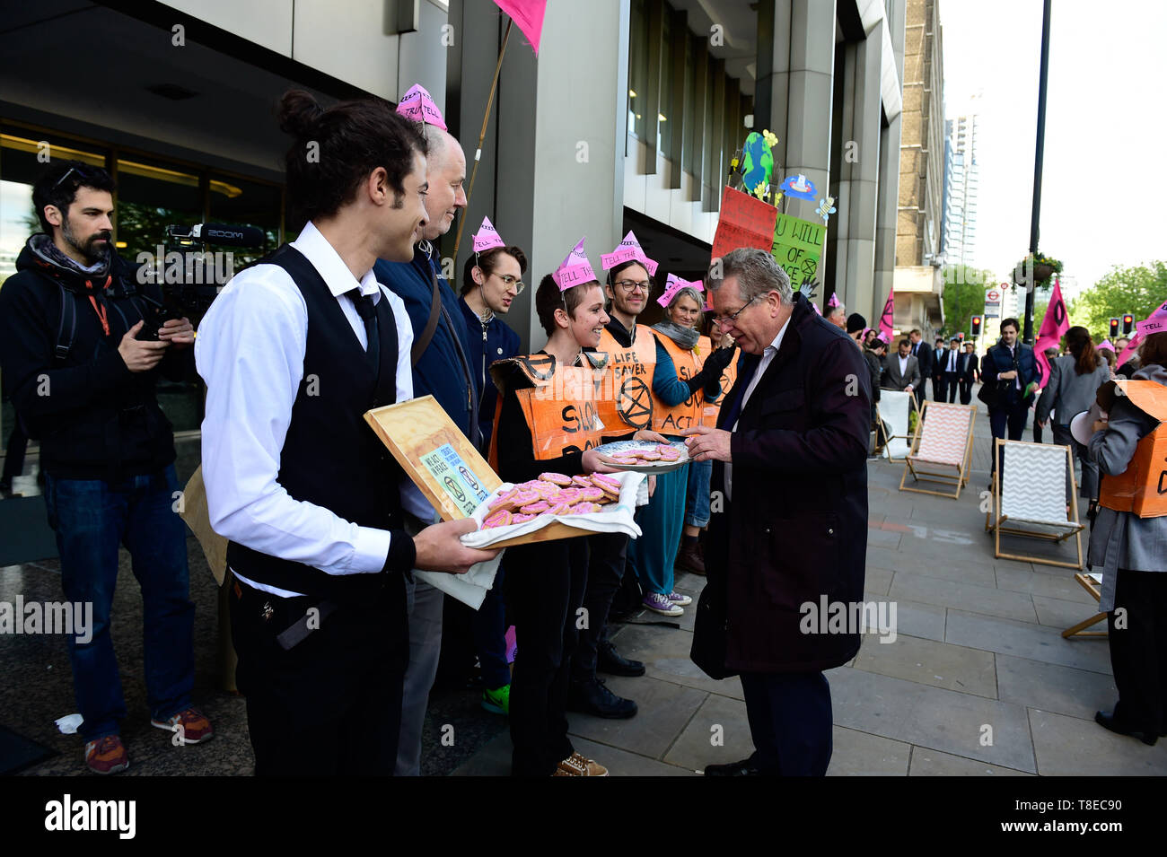 London, UK. 13th  May, 2019. Extinction Rebellion climateExtinction Rebellion Gather outside the International Maritime Organisation demand that the IMO declare a climate emergency. with delegates from 190+ countries meeting in London to discuss and agree on immediate measures to reduce shipping’s climate impacts. Credit: Quan Van Alamy/Live News Stock Photo