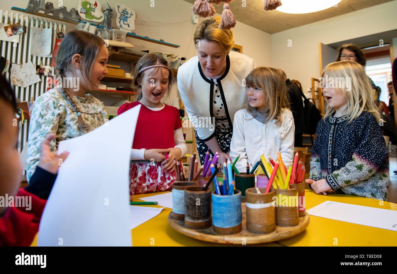 13 May 2019, Berlin: Franziska Giffey (SPD), Federal Minister for Family Affairs, visits the kindergarten 'Menschenskinder' in Berlin-Friedrichshain and lets children show her the rooms. Last year, the kindergarten was awarded the 'Kita of the Year' category by the Federal Ministry for Family Affairs, Senior Citizens, Women and Youth and the German Children and Youth Foundation (DKJS). This year's winners of the competition will be announced in the evening. Photo: Bernd von Jutrczenka/dpa Stock Photo