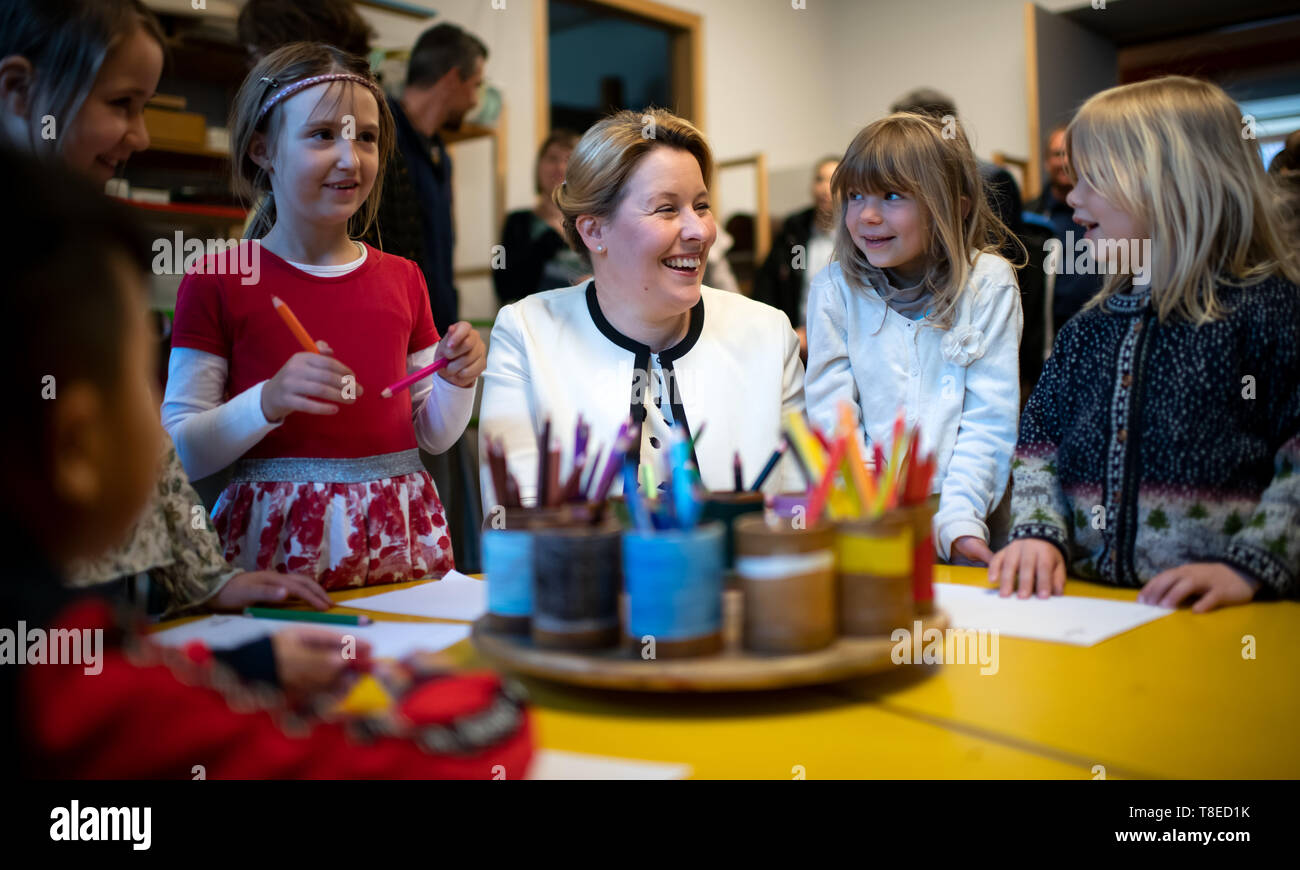13 May 2019, Berlin: Franziska Giffey (SPD), Federal Minister for Family Affairs, visits the kindergarten 'Menschenskinder' in Berlin-Friedrichshain and lets children show her the rooms. Last year, the kindergarten was awarded the 'Kita of the Year' category by the Federal Ministry for Family Affairs, Senior Citizens, Women and Youth and the German Children and Youth Foundation (DKJS). This year's winners of the competition will be announced in the evening. Photo: Bernd von Jutrczenka/dpa Stock Photo