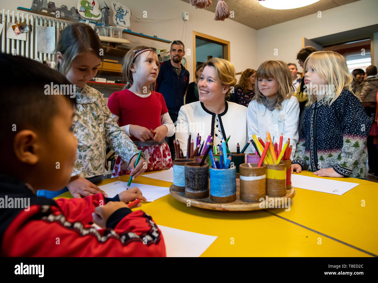 13 May 2019, Berlin: Franziska Giffey (SPD), Federal Minister for Family Affairs, visits the kindergarten 'Menschenskinder' in Berlin-Friedrichshain and lets children show her the rooms. Last year, the kindergarten was awarded the 'Kita of the Year' category by the Federal Ministry for Family Affairs, Senior Citizens, Women and Youth and the German Children and Youth Foundation (DKJS). This year's winners of the competition will be announced in the evening. Photo: Bernd von Jutrczenka/dpa Stock Photo