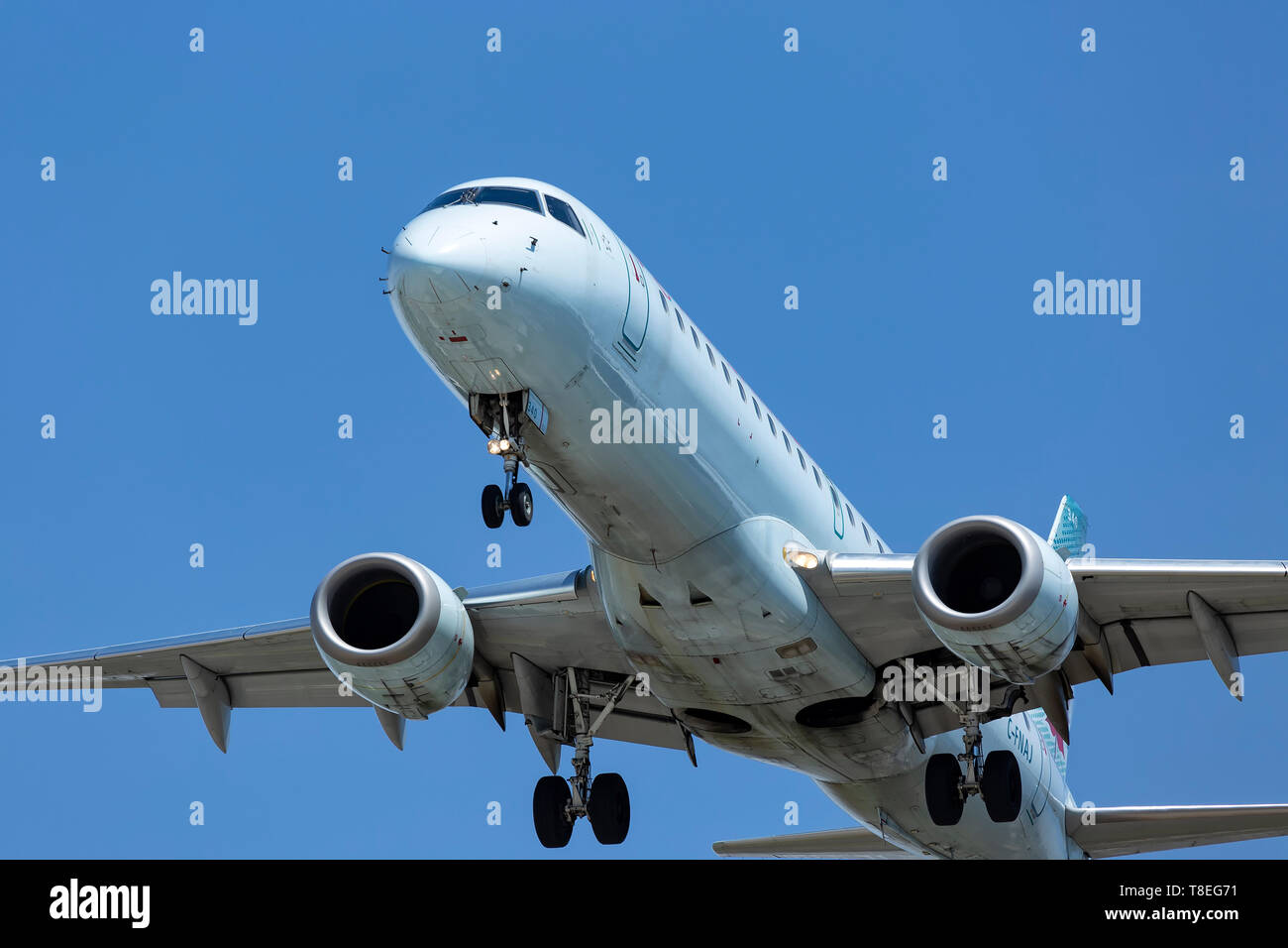 Nose wheels hires stock photography and images Alamy
