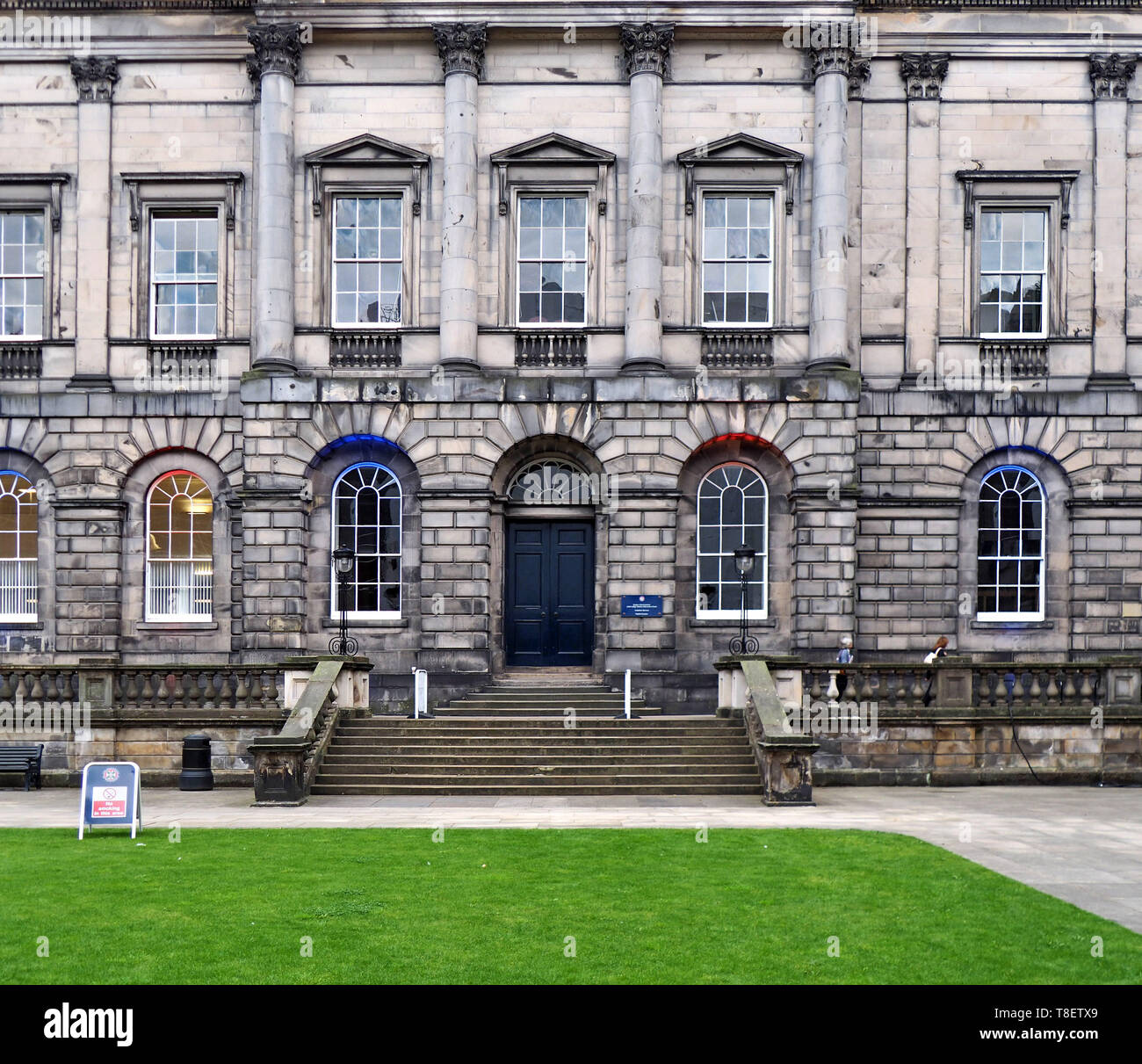EDINBURCH - SEPTEMBER 2016:  The classical stone campus of the University of Edinburgh's Old College is located on a quadrangle that dates from the mi Stock Photo