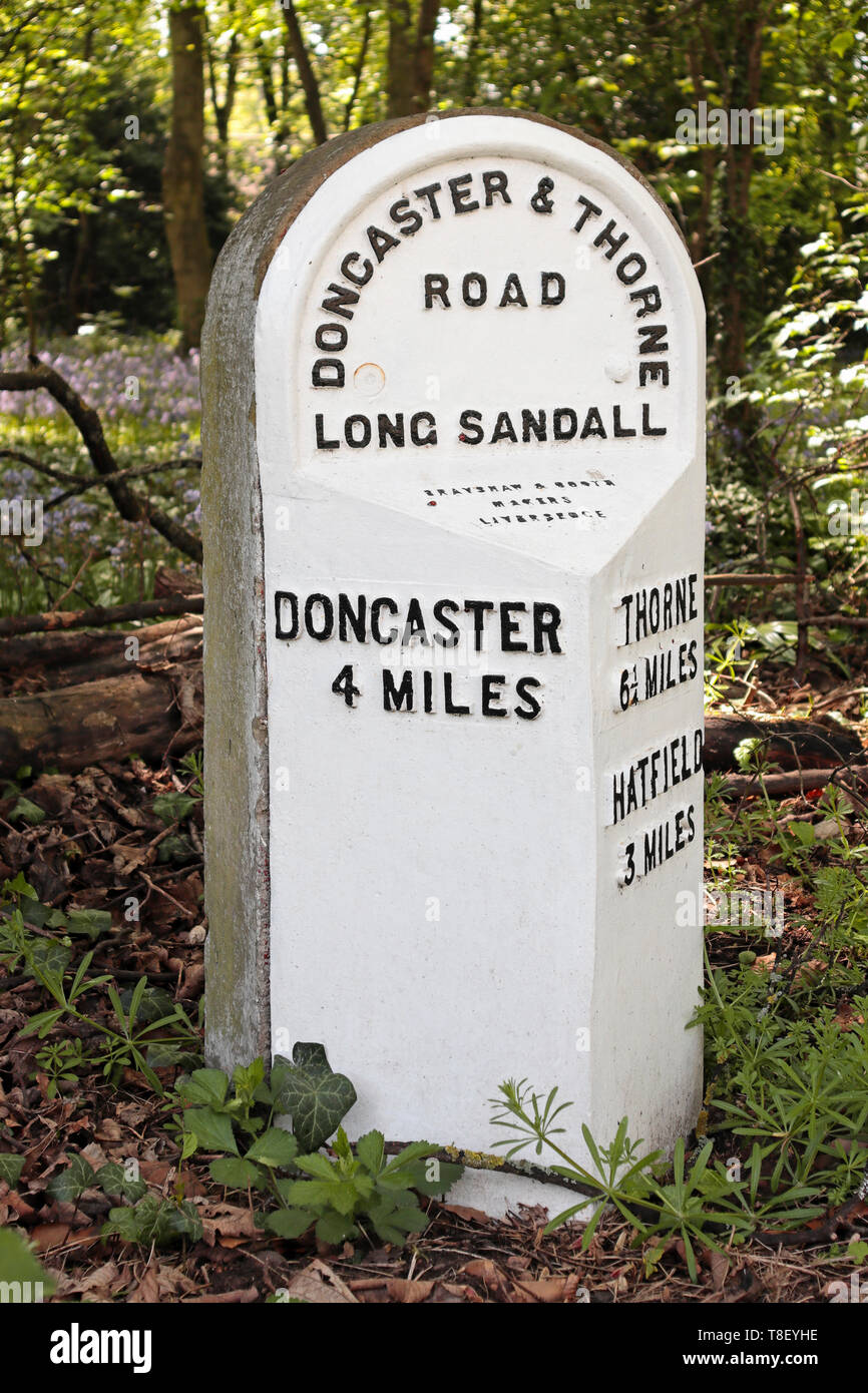 Old 19th century Milestone in Edenthorpe - Doncaster and Thorne Road - 4 miles to Doncaster - 3 miles to Hatfield - 6¼ miles to  Thorne Stock Photo