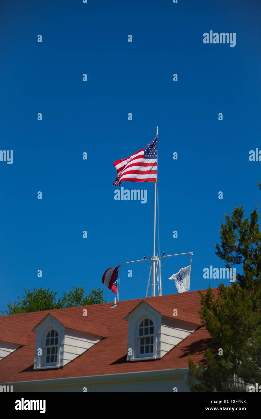 American flag front of house hi-res stock photography and images - Alamy