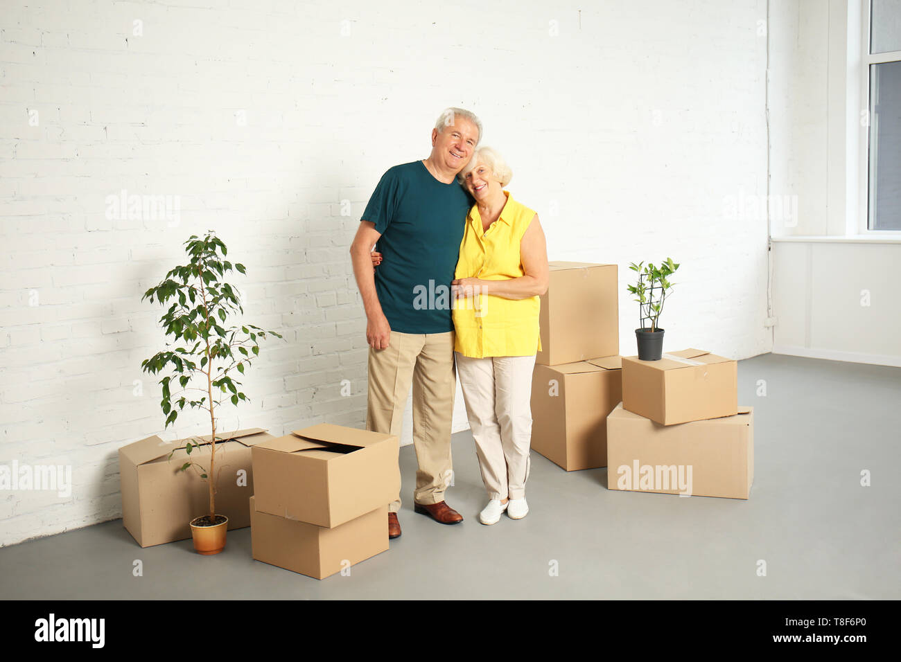 Elderly Moving House High Resolution Stock Photography and Images - Alamy