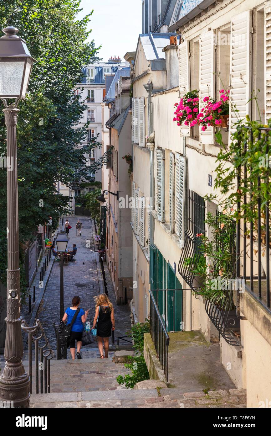 France, Paris, 18th District, Rue AndrÚ Antoine Stock Photo - Alamy