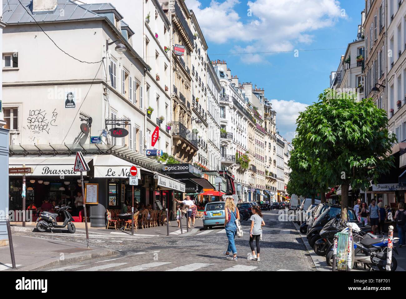 France, Paris, 18th District, Rue des Abbesses Stock Photo - Alamy