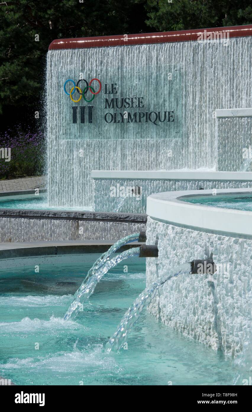 Switzerland, Canton of Vaud, Lausanne, Olympic city seat of the IOC the fountain in front of the Olympic Museum Stock Photo