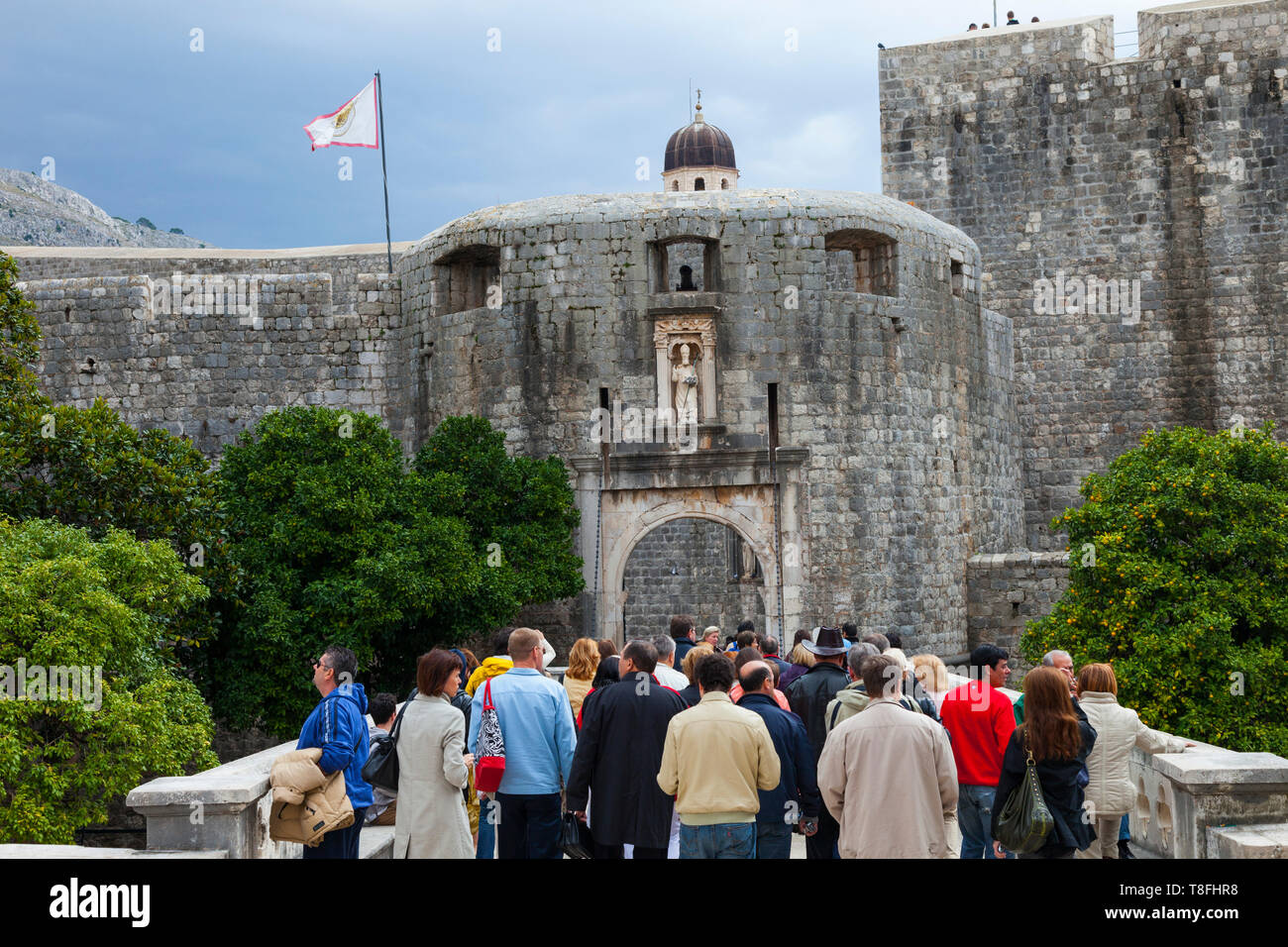 Puerta de Pile, Casco antiguo de Dubrovnik, Ciudad de Dubrovnik, Croacia,  Mar Adriático, Mar Mediterráneo Stock Photo - Alamy