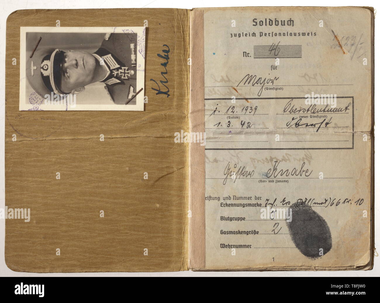 A pay book of Afrika Korps Knight's Cross winner Oberstleutnant Knabe Issued in 1936 as a Major with Replacement Infantry Battalion (motorised) 66, passport photo as an Oberst wearing visor cap and Knight's Cross. Unit entries, among which are Panzer and Motorcycle fo 20th century, Additional-Rights-Clearance-Info-Not-Available Stock Photo