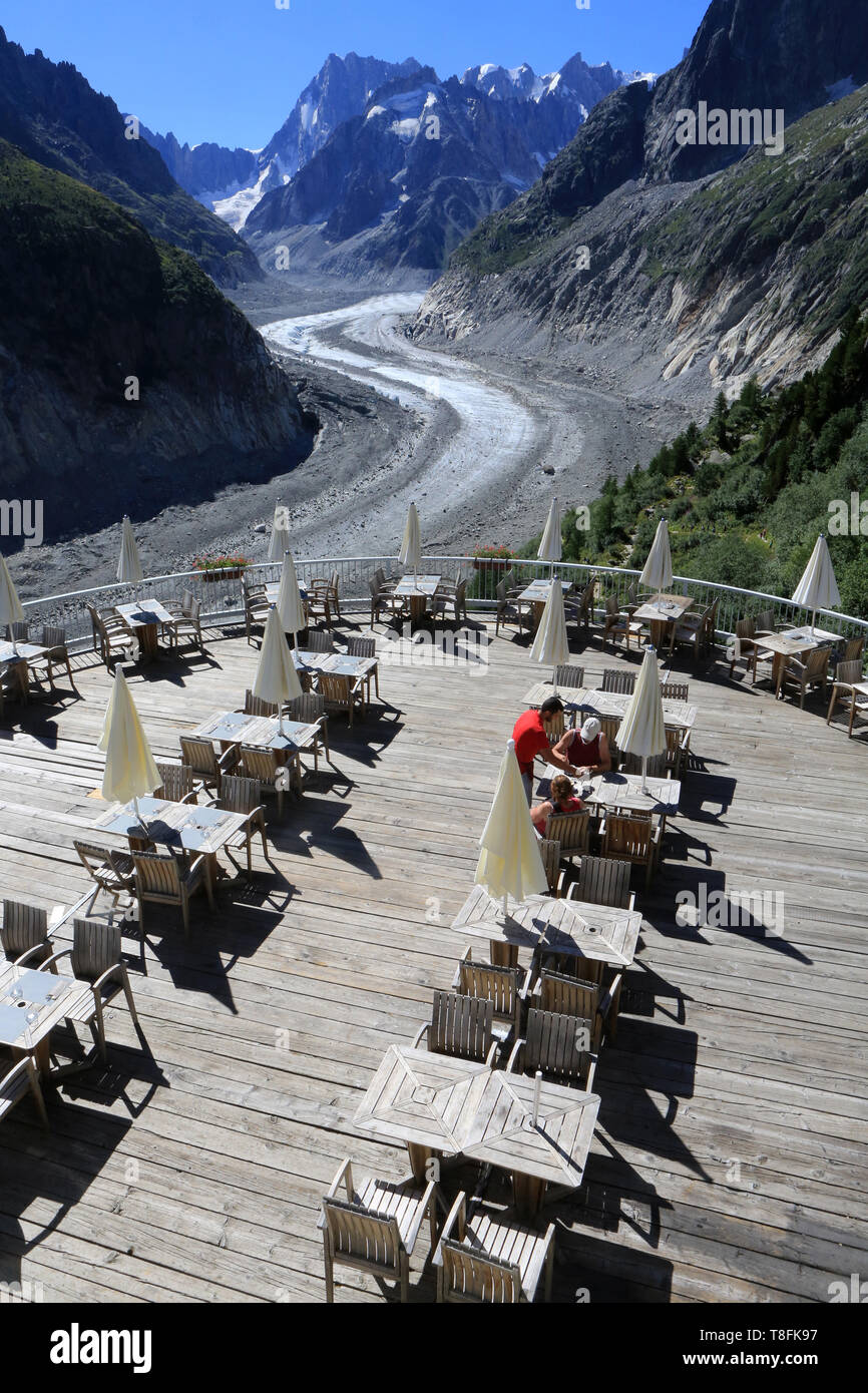 Terrasse panoramique. La Mer de Glace. Glacier alpin de vallée. Massif du  Mont-Blanc. Chamonix Mont-Blanc Stock Photo - Alamy