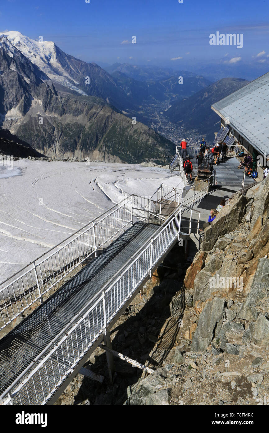 Rampe et escaliers. Les Grands Montets (3.300 m). Argentière. Stock Photo