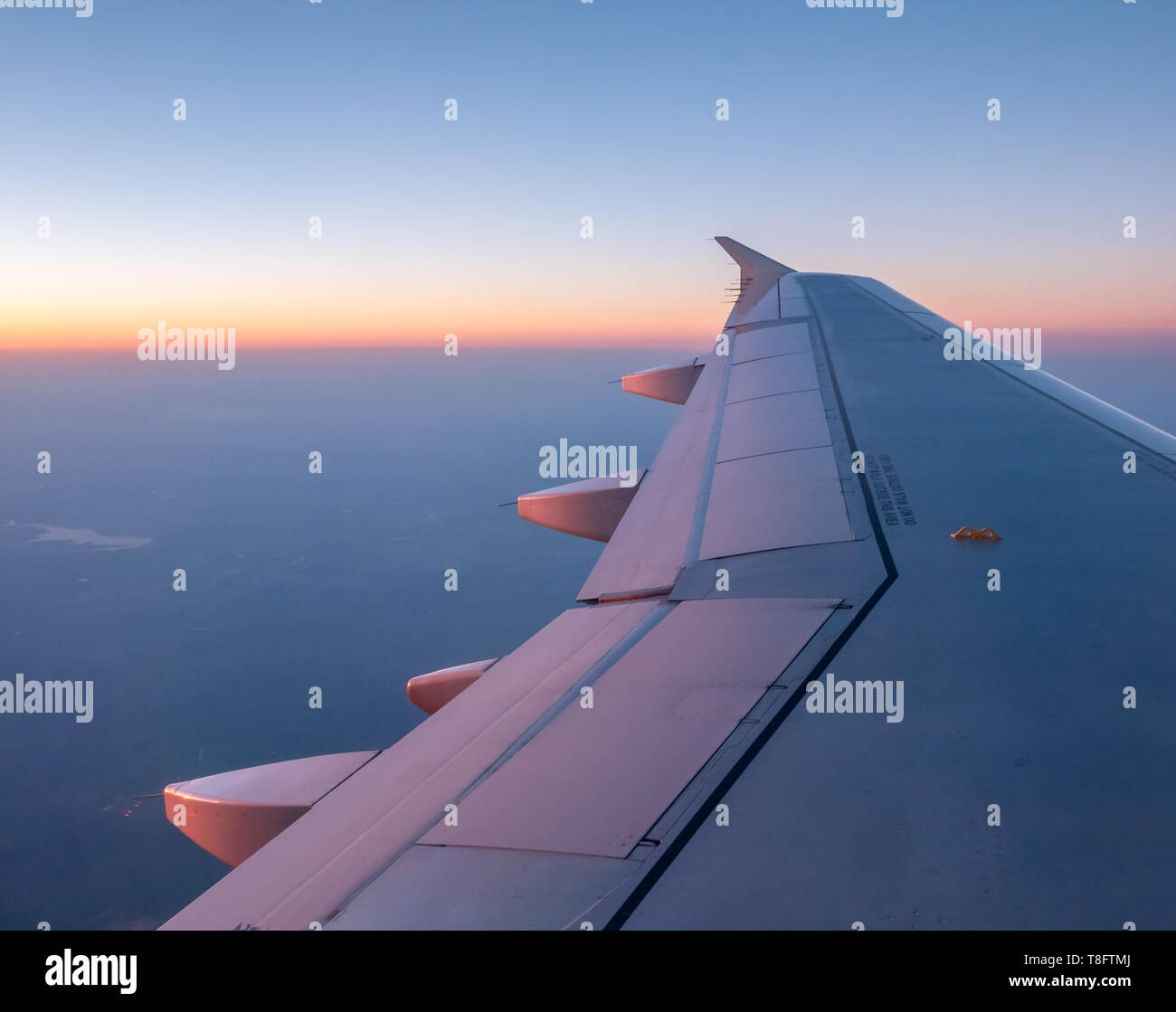 Airplane left wing window hi-res stock photography and images - Alamy