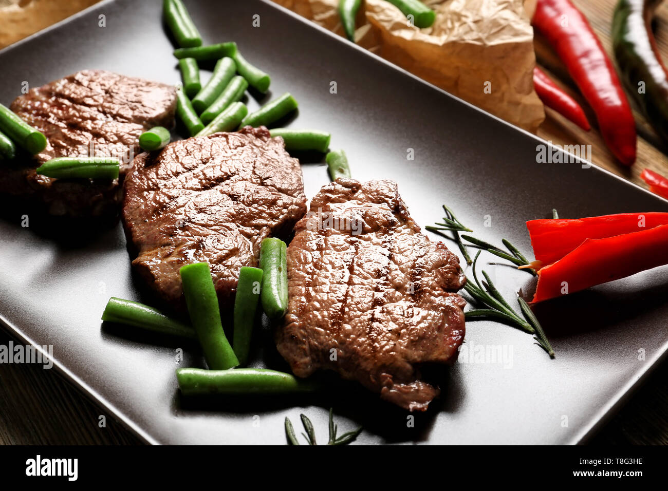Green beans on plate hi-res stock photography and images - Alamy