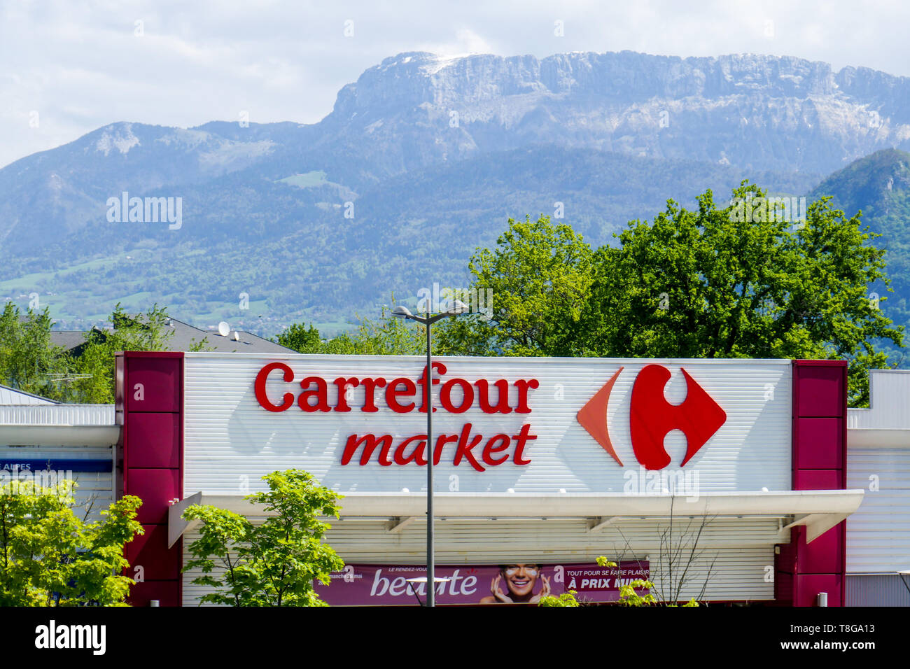 Carrefour city hi-res stock photography and images - Page 4 - Alamy