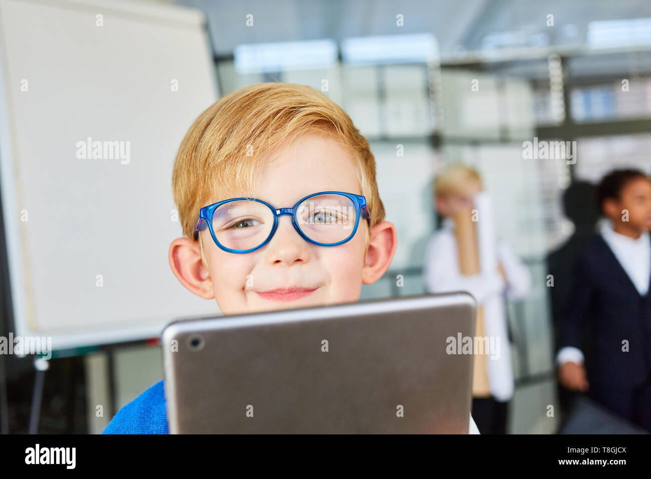 Smiling software hi-res stock photography and images - Alamy