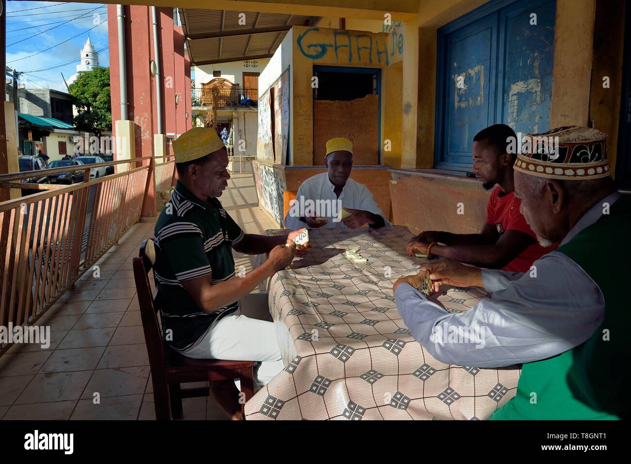 France, Mayotte island (French overseas department), Grande Terre, Sada, domino players wearing an embroidered kofia, traditional Comoran hat Stock Photo
