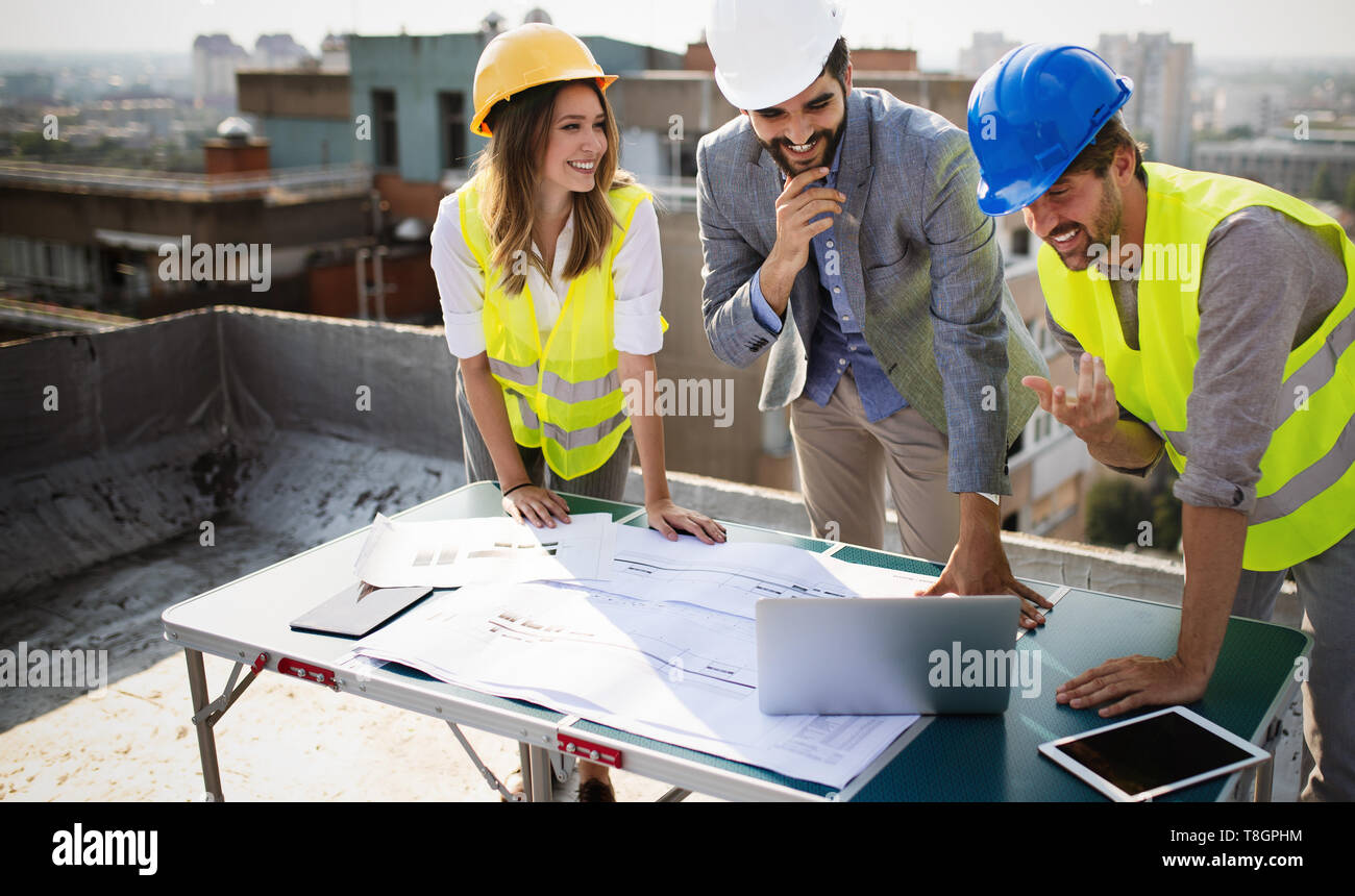 инженер на строительной площадке. бизнес обои. "бизнес-архитектор" клипарт. бизнес архитектура. Business architect.