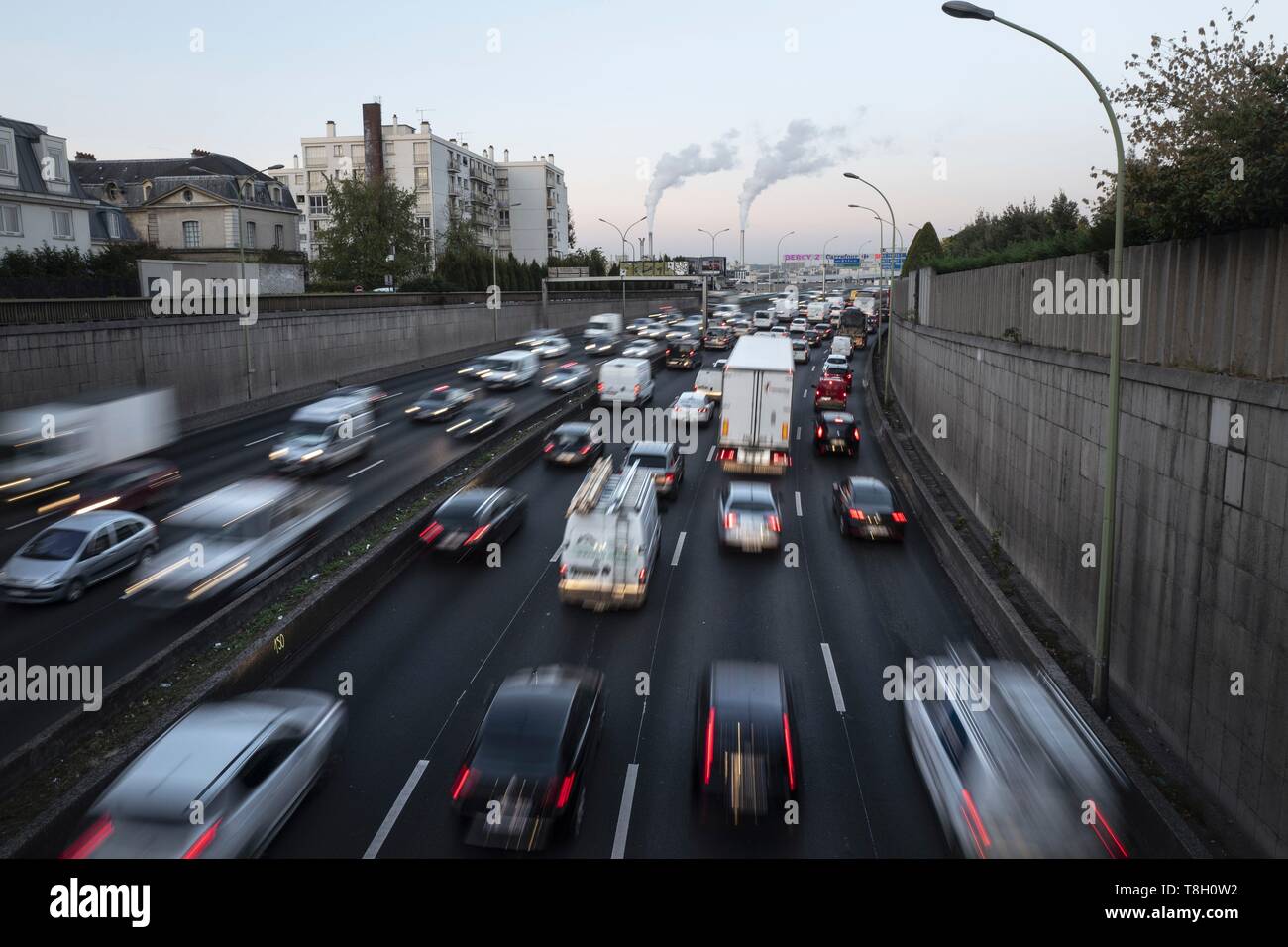 France, Val de Marne, Charenton le Pont, Parisian traffic on the ring
