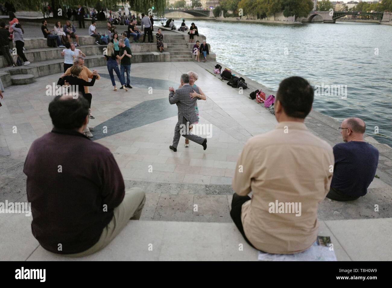 Paris Dancing Riverside Salsa dance paris hi-res stock photography and images - Alamy