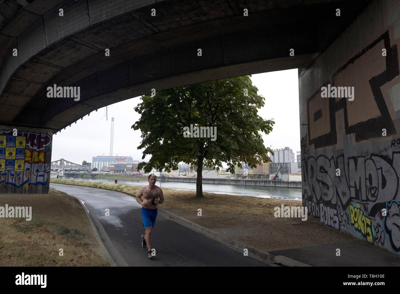 France, Val de Marne, Charenton le Pont, Jogger running over bike lane