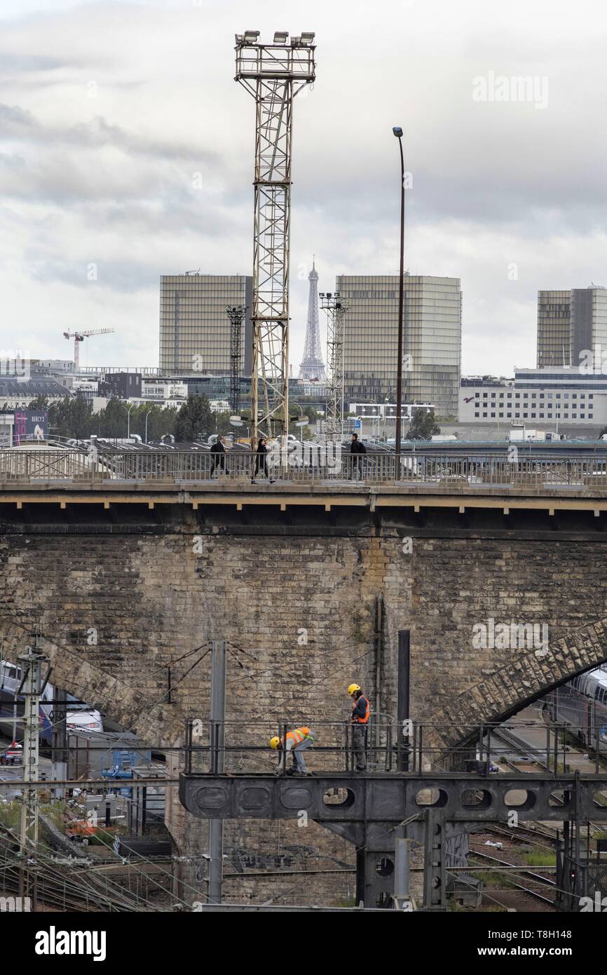 Le pont eiffel hires stock photography and images Alamy
