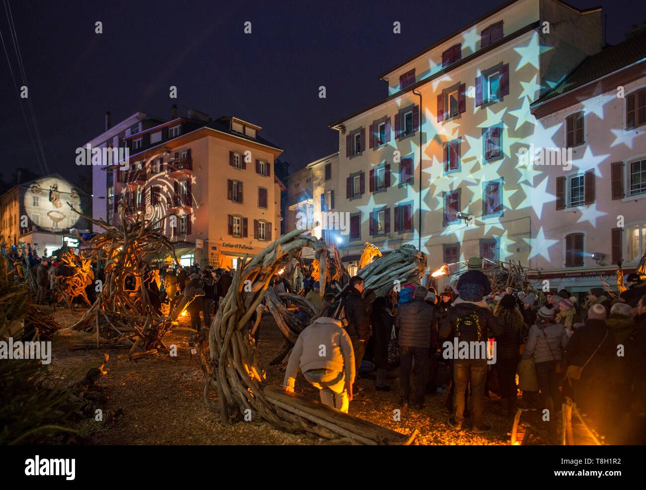 France, Haute Savoie, Evian les Bains, the flagship animation of the end of the year around the village of Flottins created by Alain Benzoni, attracts more and more people at dusk Stock Photo