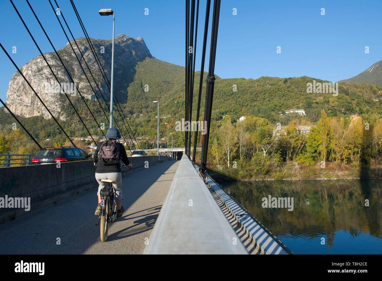 France, Isere, Grenoble, bike path on the Oxford Bridge on the Isere Stock Photo