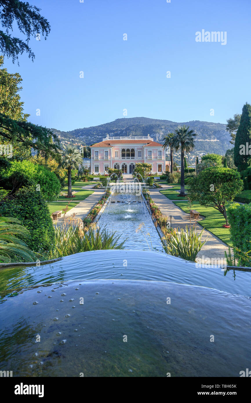 France, Alpes Maritimes, Saint Jean Cap Ferrat, villa and gardens Ephrussi de Rothschild, the French garden, large pond and water jets and view on the Stock Photo